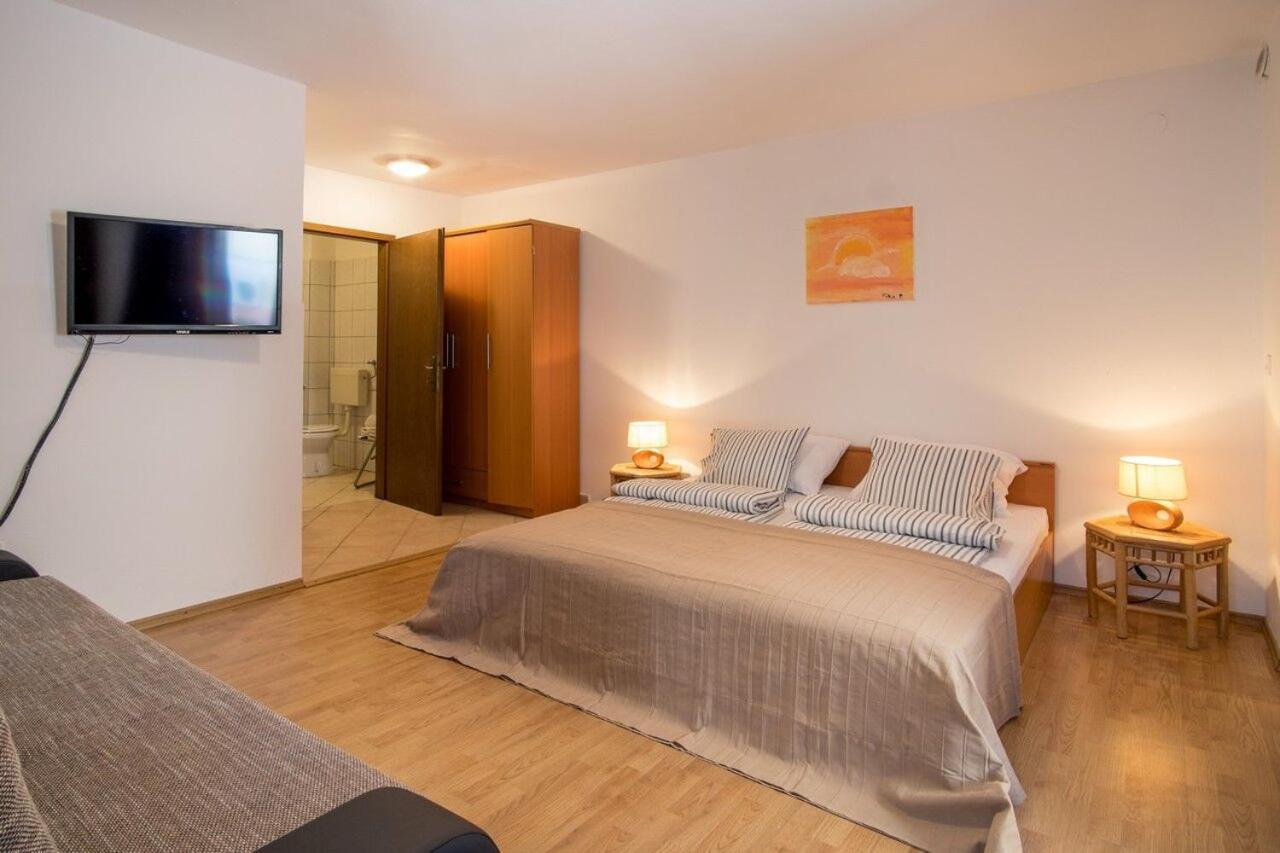 Apartment Polo Vrbnik Exterior photo