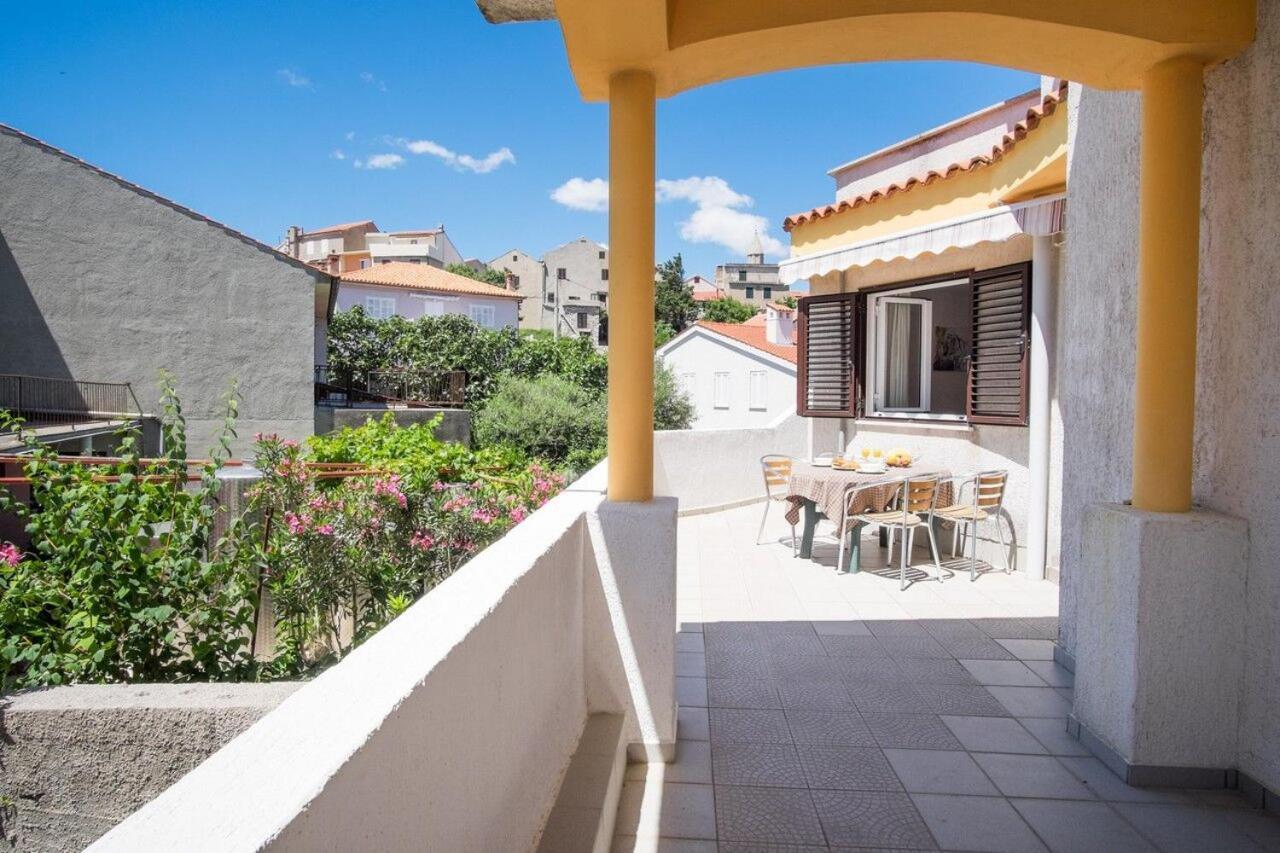 Apartment Polo Vrbnik Exterior photo